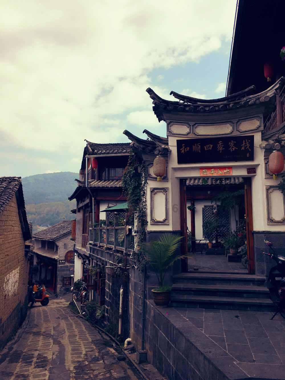 贵州两名厅级干部被“双开”